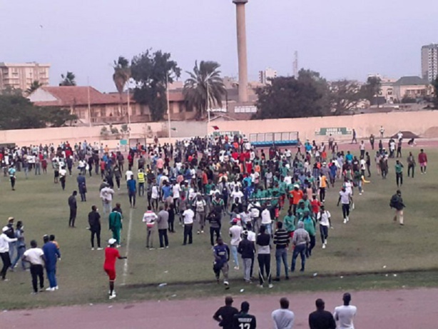 Demi-finale Coupe du Sénégal : Jaraaf-Guédiawaye FC interrompu à cause des jets de pierres Demi-finale Coupe du Sénégal : Jaraaf-Guédiawaye FC interrompu à cause des jets de pierres