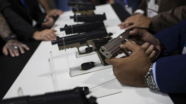 Brésil: le président Lula signe un décret pour limiter l'accès aux armes à feu