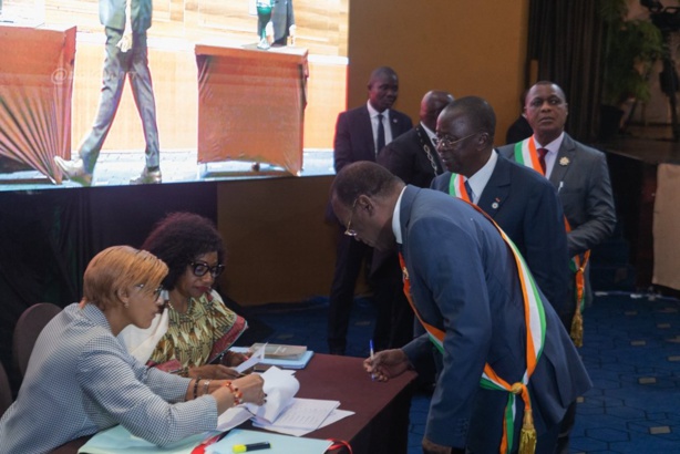 Côte d'Ivoire : adoption à 88,53% du projet de loi de révision de la constitution par les députés Côte d'Ivoire : adoption à 88,53% du projet de loi de révision de la constitution par les députés