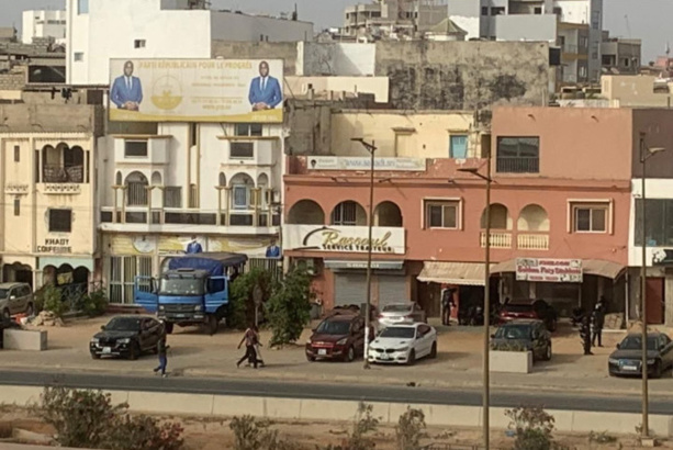DAKAR : Les sièges de Pastef et du PRP barricadés DAKAR : Les sièges de Pastef et du PRP barricadés