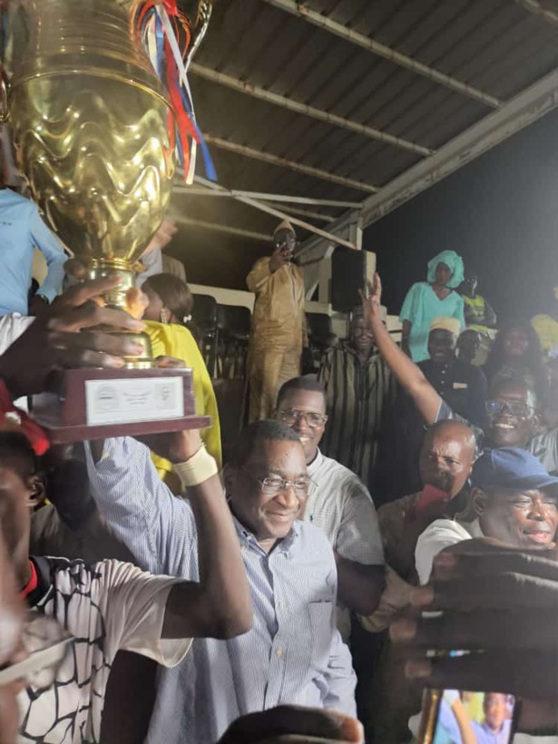 Pelouse synthétique dans 70 jours, plébiscite des Podorois : Racine Sy en osmose avec le Toro..