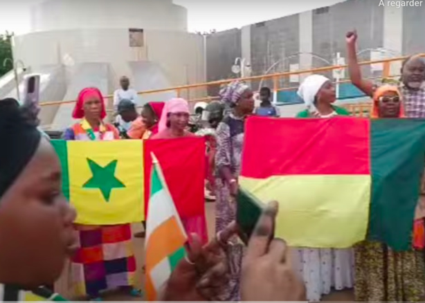 Vidéo : Des ressortissants sénégalais contre toute intervention militaire au Niger Vidéo : Des ressortissants sénégalais contre toute intervention militaire au Niger