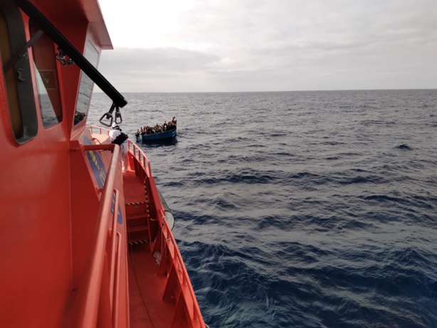 La marine espagnole sauve 107 clandestins fuyant l'Afrique La marine espagnole sauve 107 clandestins fuyant l'Afrique