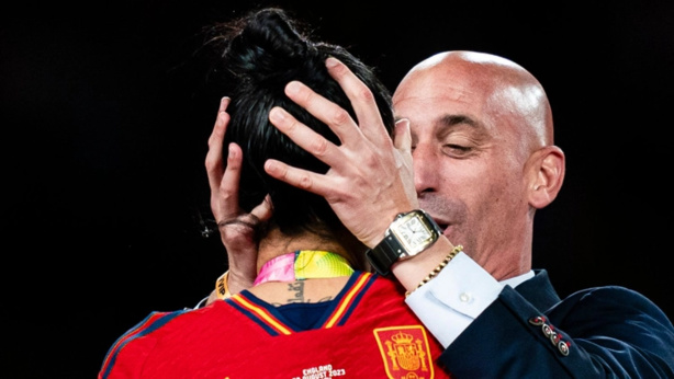 Espagne: Luis Rubiales suspendu provisoirement par la Fifa après son baiser forcé Espagne: Luis Rubiales suspendu provisoirement par la Fifa après son baiser forcé