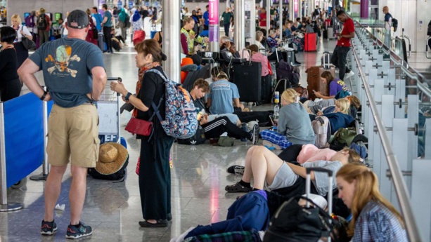 Panne de contrôle aérien au Royaume-Uni: plus de 1500 vols annulés Panne de contrôle aérien au Royaume-Uni: plus de 1500 vols annulés