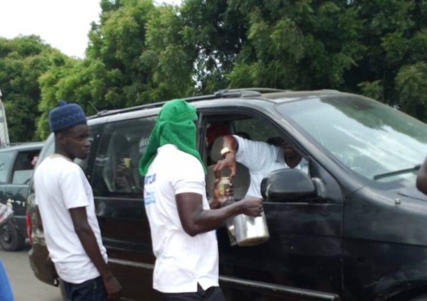 MAGAL DE TOUBA 2023 : Les camarades de Thierno Alassane Sall soulagent les pèlerins MAGAL DE TOUBA 2023 : Les camarades de Thierno Alassane Sall soulagent les pèlerins