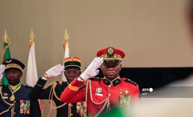 Le général Oligui Nguema lors de sa prestation de serment : "l’armée gabonaise a pris ses responsabilités et le peuple a adhéré"