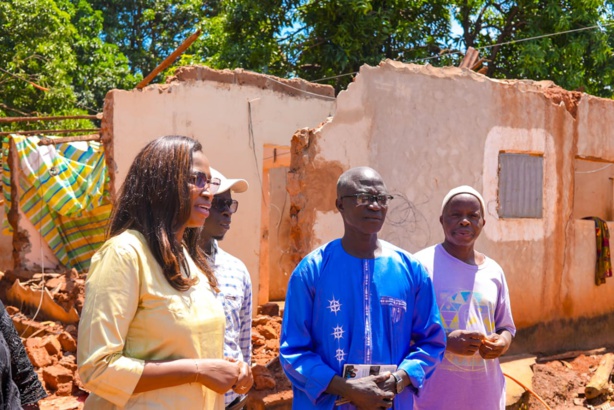 Niaguis : Le maire de la commune Victorine Anquediche Ndéye vole au secours des populations sinistrées Niaguis : Le maire de la commune Victorine Anquediche Ndéye vole au secours des populations sinistrées