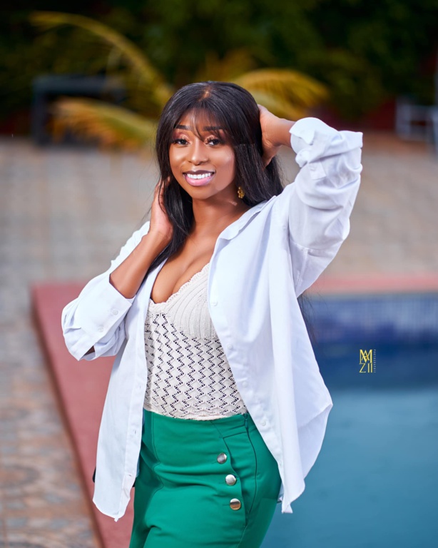 Adiouza de retour de vacances (photos) Adiouza de retour de vacances (photos)