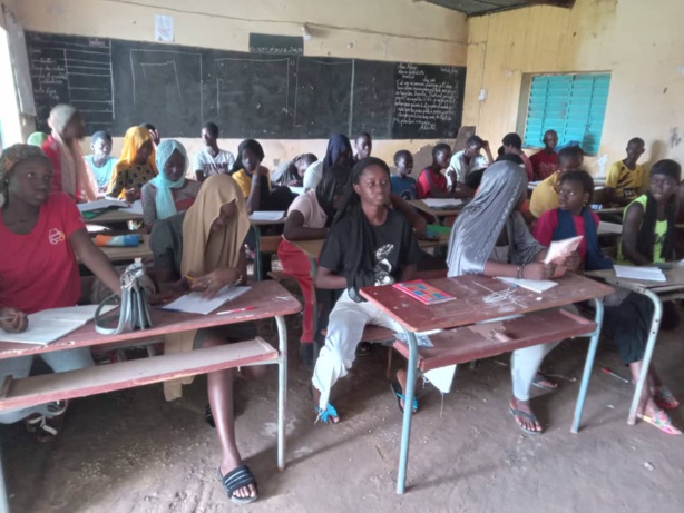 Kaolack : Live social World et l’ASC Pombi viennent d'offrir aux élèves des cours de vacances Kaolack : Live social World et l’ASC Pombi viennent d'offrir aux élèves des cours de vacances