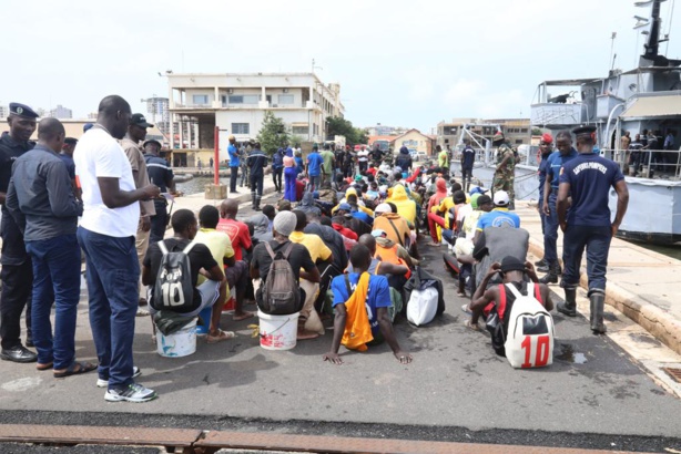 Émigration irrégulière : Deux pirogues transportant 167 candidats interceptées Émigration irrégulière : Deux pirogues transportant 167 candidats interceptées