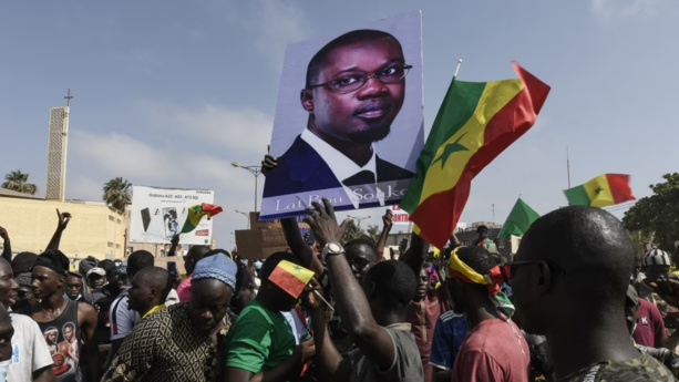 Juan Branco et Ngouba Mboup persistent: "Ousmane Sonko est toujours sur les listes électorales"