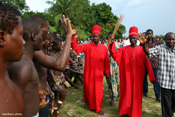 Fête du Roi d'Oussouye : Le ministre Aliou Sow salue les démarches de sa majesté Sibulumbaï Diédhiou
