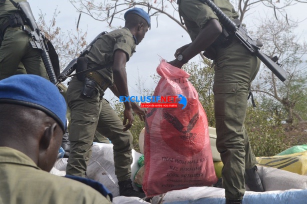 Yenne: Cinq individus tombent avec 4 kg de chanvre indien Yenne: Cinq individus tombent avec 4 kg de chanvre indien