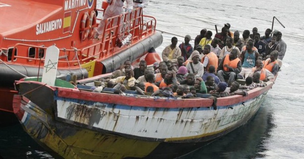 Trois pirogues parties du Sénégal avec 298 migrants dont 19 mineurs à bord ont débarqué ce samedi en Espagne Trois pirogues parties du Sénégal avec 298 migrants dont 19 mineurs à bord ont débarqué ce samedi en Espagne