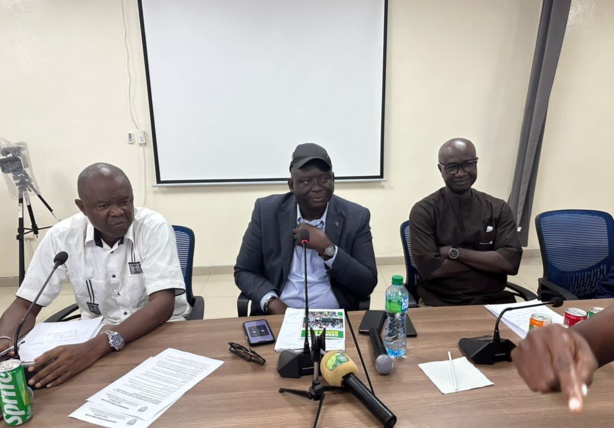 Le Président Seydou Sane réélu à la tête du Casa Sport : "Cette élection à l’unanimité est le résultat d’une confiance mais aussi d’un grand défi à relever" Le Président Seydou Sane réélu à la tête du Casa Sport : "Cette élection à l’unanimité est le résultat d’une confiance mais aussi d’un grand défi à relever"