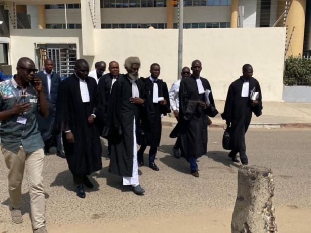 "Marième DIOP GUÈYE magistrat à la Cour Suprême et Sibasy Faye juge au tribunal d’instance de ziguinchor sont désormais entrés dans l’histoire" "Marième DIOP GUÈYE magistrat à la Cour Suprême et Sibasy Faye juge au tribunal d’instance de ziguinchor sont désormais entrés dans l’histoire"