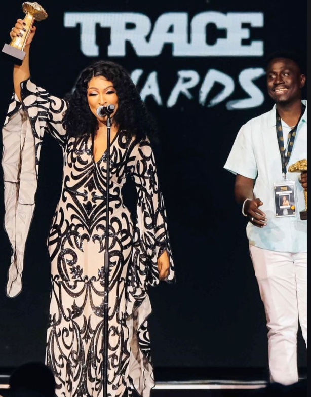 Viviane Chidid : "Je dédie ce trophée à mon..." Viviane Chidid : "Je dédie ce trophée à mon..."