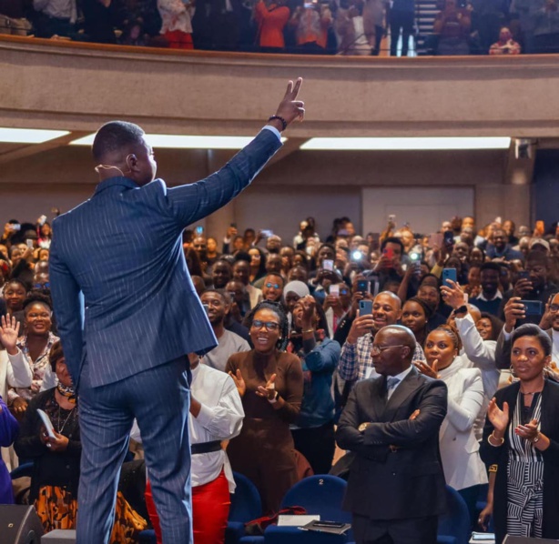 Présidentielle 2024 : Thione Niang annonce sa candidature Présidentielle 2024 : Thione Niang annonce sa candidature