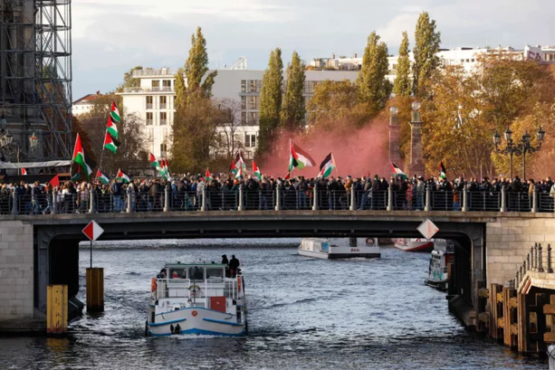 Des milliers de manifestants à Berlin en solidarité avec les Palestiniens Des milliers de manifestants à Berlin en solidarité avec les Palestiniens