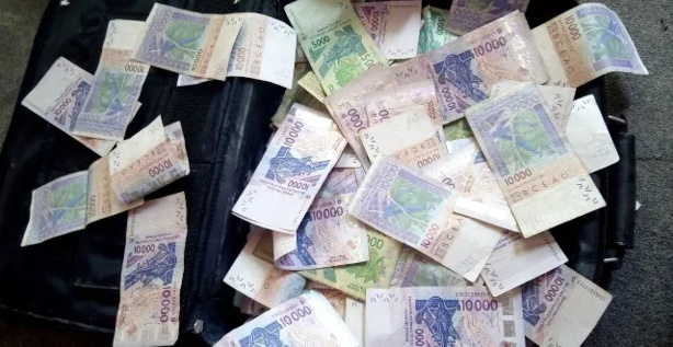 Kolda : Un étudiant et ses complices arrêtés avec 19 millions en faux billets Kolda : Un étudiant et ses complices arrêtés avec 19 millions en faux billets