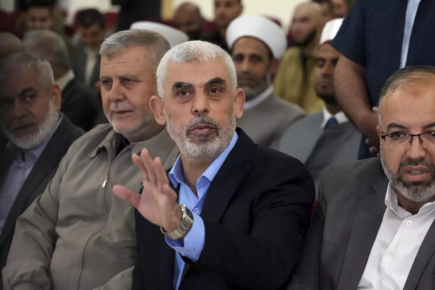 Yahya Sinwar, le charismatique chef du Hamas à Gaza dans le viseur d’Israël