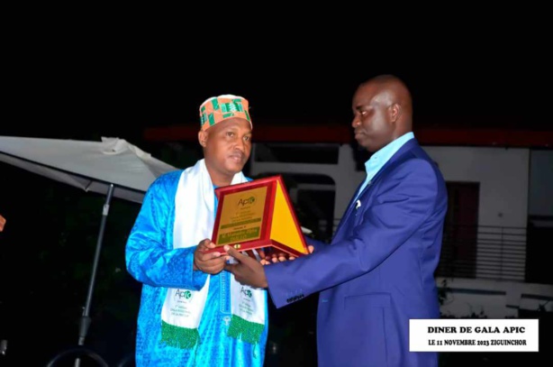 Média : Le journaliste Mamadou Alpha Diallo décoré pour son expérience et service rendu...