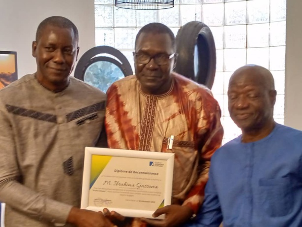 Profil de citoyen 2023 : Le journaliste Ibrahima Gassama honoré par la Fondation Konrad Adenauer Profil de citoyen 2023 : Le journaliste Ibrahima Gassama honoré par la Fondation Konrad Adenauer