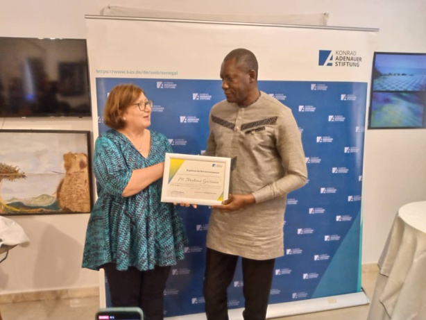 Profil de citoyen 2023 : Le journaliste Ibrahima Gassama honoré par la Fondation Konrad Adenauer Profil de citoyen 2023 : Le journaliste Ibrahima Gassama honoré par la Fondation Konrad Adenauer