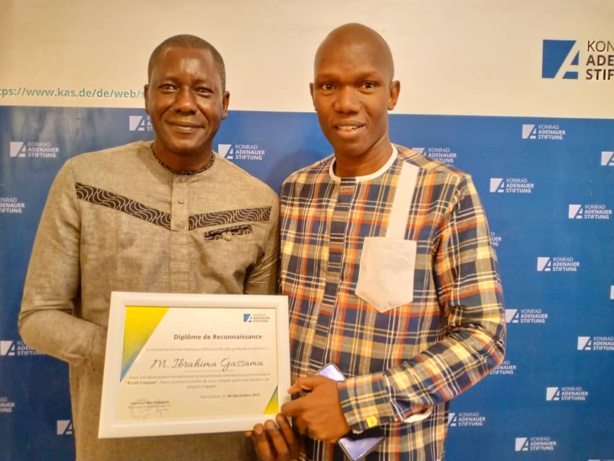 Profil de citoyen 2023 : Le journaliste Ibrahima Gassama honoré par la Fondation Konrad Adenauer Profil de citoyen 2023 : Le journaliste Ibrahima Gassama honoré par la Fondation Konrad Adenauer
