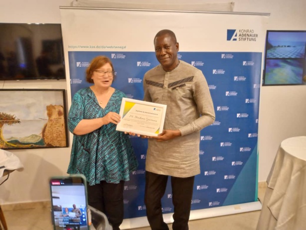 Profil de citoyen 2023 : Le journaliste Ibrahima Gassama honoré par la Fondation Konrad Adenauer Profil de citoyen 2023 : Le journaliste Ibrahima Gassama honoré par la Fondation Konrad Adenauer