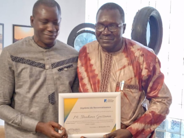 Profil de citoyen 2023 : Le journaliste Ibrahima Gassama honoré par la Fondation Konrad Adenauer Profil de citoyen 2023 : Le journaliste Ibrahima Gassama honoré par la Fondation Konrad Adenauer