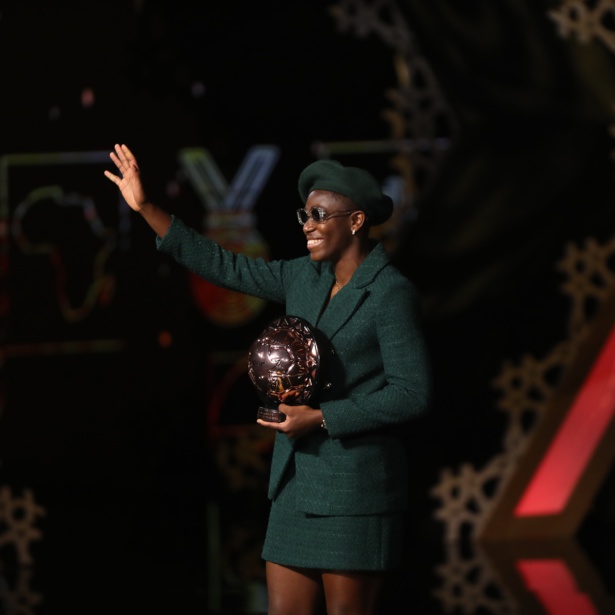 CAF Awards : Asisat Oshoala remporte le Ballon d'Or Africain