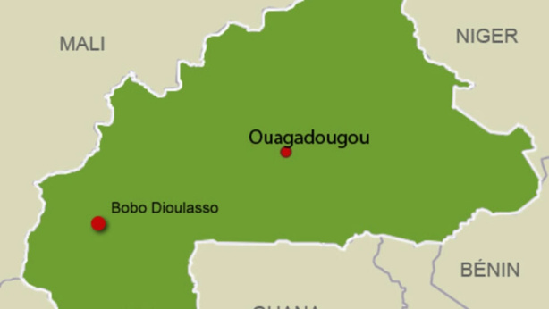 Burkina Faso: une trentaine de personnes massacrées par des hommes en tenue militaire à l'ouest du pays Burkina Faso: une trentaine de personnes massacrées par des hommes en tenue militaire à l'ouest du pays
