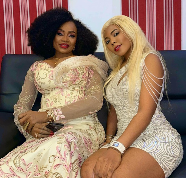 L'artiste Tanya et la légende Oumou Sangharé !!! L'artiste Tanya et la légende Oumou Sangharé !!!