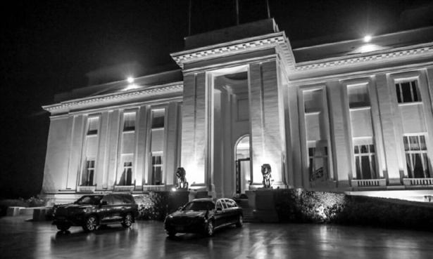 Présidentielle : Ruée de candidats vers les agences de "COM" françaises Présidentielle : Ruée de candidats vers les agences de "COM" françaises