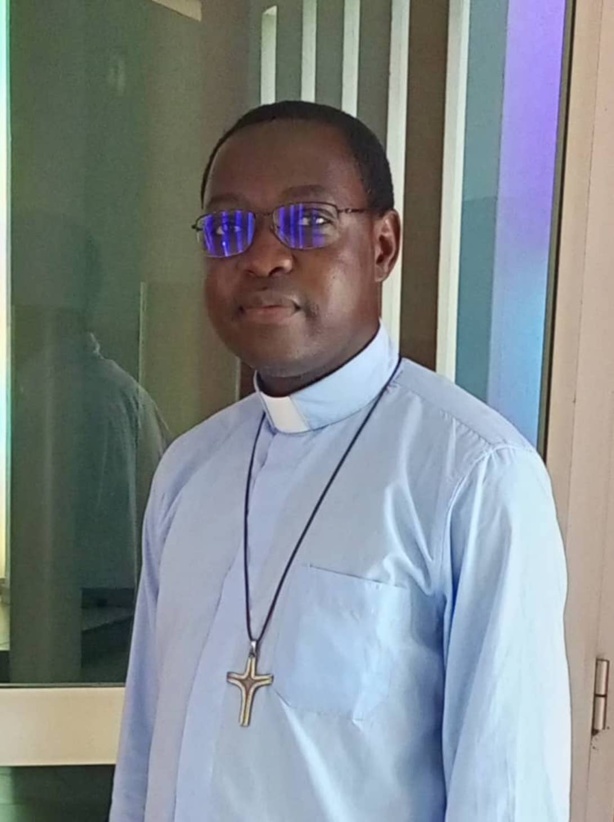 Séraphin-Raphaël NTAB, Vicaire Général du diocèse de Kolda : "Noël, c'est l'incarnation du Verbe de Dieu, la naissance de Jésus Christ..." Séraphin-Raphaël NTAB, Vicaire Général du diocèse de Kolda : "Noël, c'est l'incarnation du Verbe de Dieu, la naissance de Jésus Christ..."