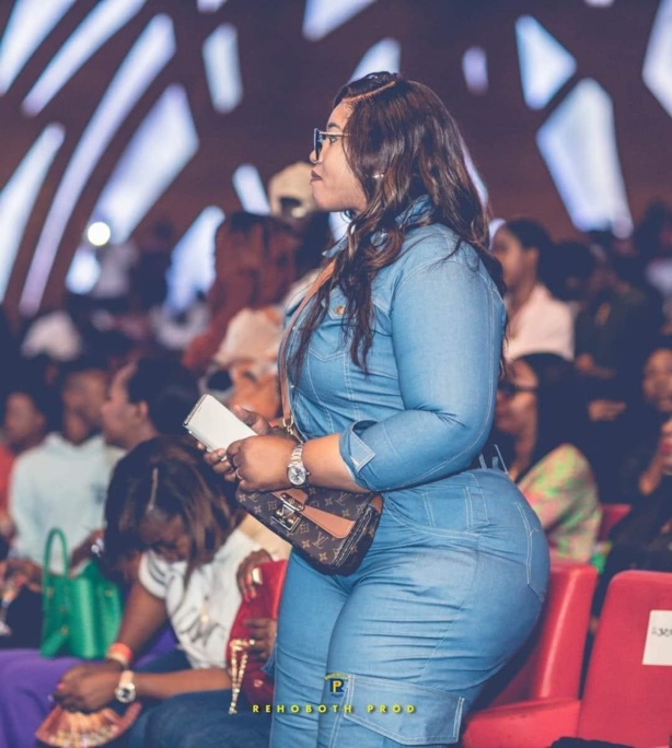 Une députée a pris part au concert de Fally Ipupa Une députée a pris part au concert de Fally Ipupa