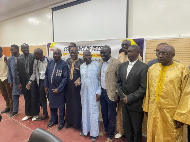 Présidentielle : La coalition CPE sursoit à sa candidature et soutient celle de Karim Wade Présidentielle : La coalition CPE sursoit à sa candidature et soutient celle de Karim Wade