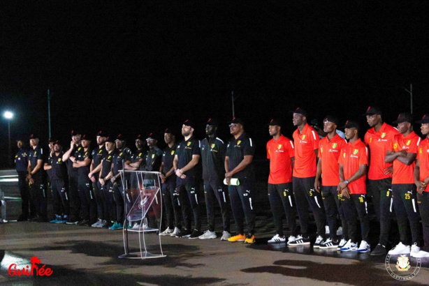 Can-2024 : Le drapeau Guinéen remis au Sily national dans une base des forces spéciales Can-2024 : Le drapeau Guinéen remis au Sily national dans une base des forces spéciales