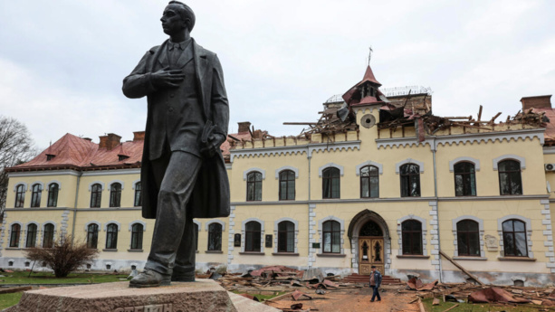 Les frappes russes détruisent les lieux de mémoire du nationalisme ukrainien à Lviv Les frappes russes détruisent les lieux de mémoire du nationalisme ukrainien à Lviv