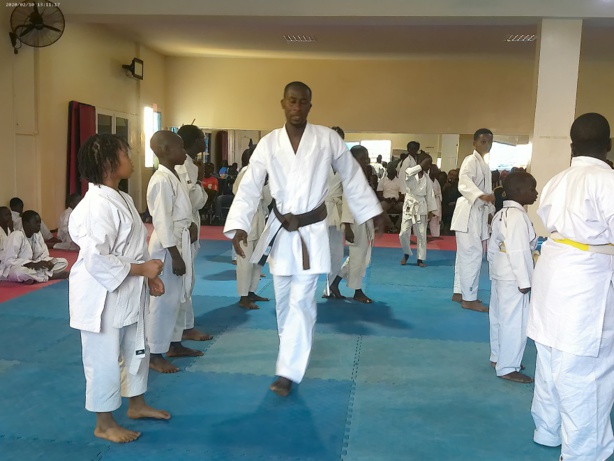 "Bassai" karaté Club de la Gendarmerie Nationale : Les images de la remise de ceintures aux élèves "modèles de 2023" "Bassai" karaté Club de la Gendarmerie Nationale : Les images de la remise de ceintures aux élèves "modèles de 2023"