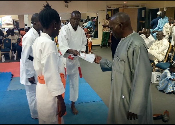 Formation des élèves en karaté : Bada Hane, président de la Commission des grades du FSK se dit impressionné par le travail de l’adjudant chef Ibrahima Guèy dit Bibi Formation des élèves en karaté : Bada Hane, président de la Commission des grades du FSK se dit impressionné par le travail de l’adjudant chef Ibrahima Guèy dit Bibi