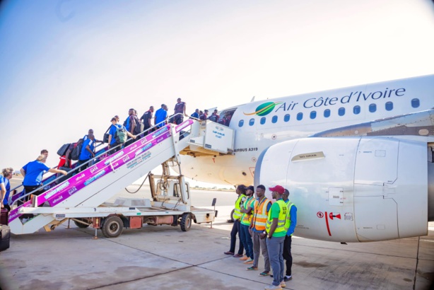Panique en plein vol : Air Côte Ivoire livre sa version des faits sur le voyage de l'équipe gambienne Panique en plein vol : Air Côte Ivoire livre sa version des faits sur le voyage de l'équipe gambienne