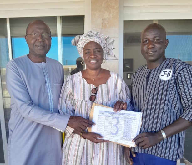 Comme fin stratège, Mimi impose la Var au Conseil Constitutionnel (Par Jean Bernard DIATTA) Comme fin stratège, Mimi impose la Var au Conseil Constitutionnel (Par Jean Bernard DIATTA)