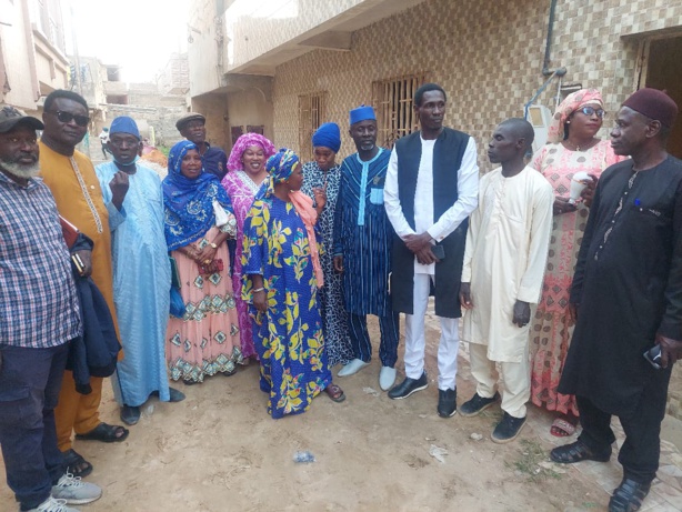 KEUR MASSAR : Des femmes offrent une permanence à Thierno Alassane Sall KEUR MASSAR : Des femmes offrent une permanence à Thierno Alassane Sall