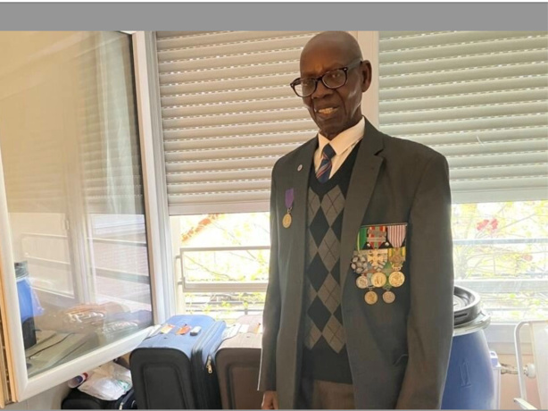 Oumar DIEMÉ, ancien tirailleur sénégalais, futur porteur de la flamme des Jeux olympiques à Paris Oumar DIEMÉ, ancien tirailleur sénégalais, futur porteur de la flamme des Jeux olympiques à Paris