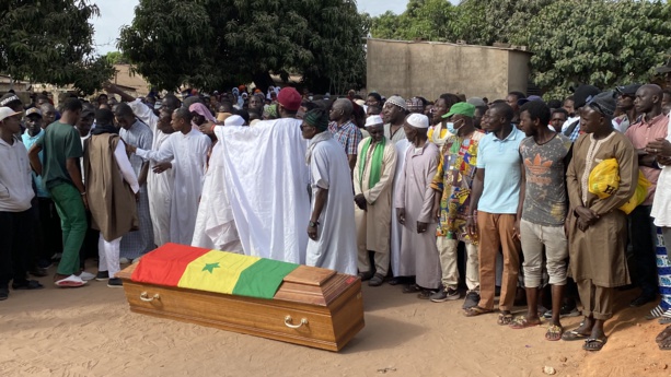 Manifestation contre le report de la présidentielle : Les images des obsèques de Landing Camara tué par balle à Ziguinchor Manifestation contre le report de la présidentielle : Les images des obsèques de Landing Camara tué par balle à Ziguinchor
