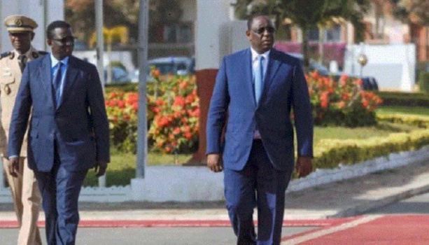 Benno : Macky Sall finalement candidat à la place d'Amadou Ba ? Benno : Macky Sall finalement candidat à la place d'Amadou Ba ?