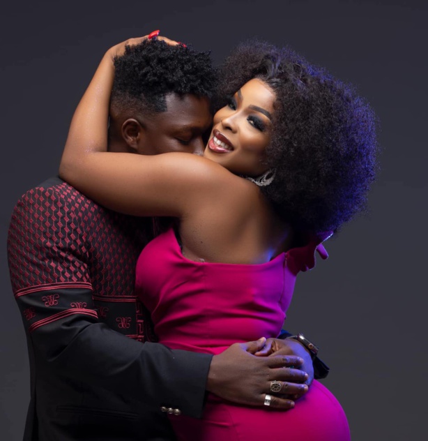 AIBD : La diva Manamba Kanté et son mari Soul Bang's malmenés par la police (vidéo) AIBD : La diva Manamba Kanté et son mari Soul Bang's malmenés par la police (vidéo)